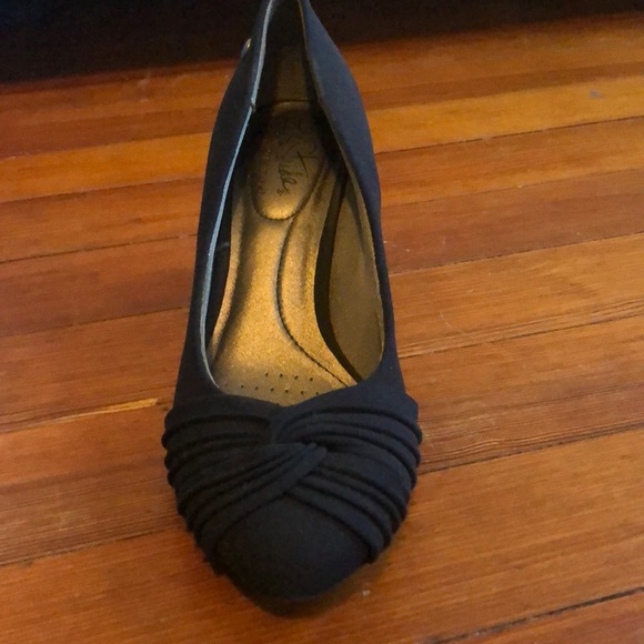 Heels - Picture 3 of 5